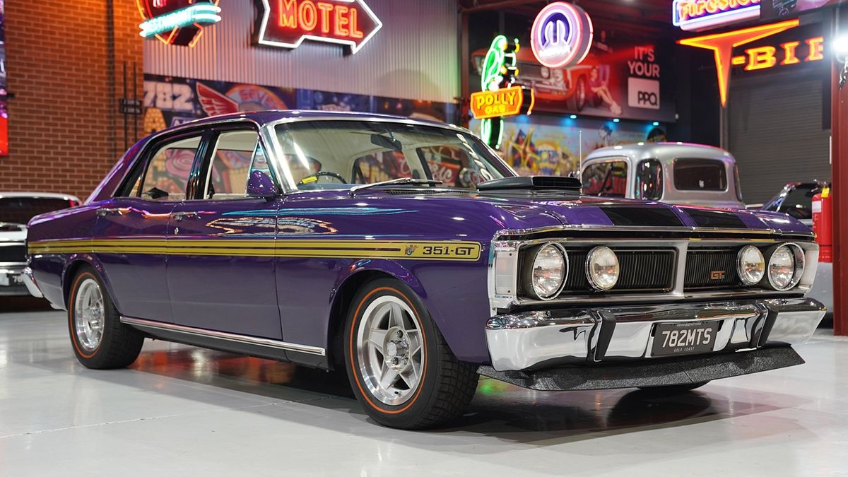 1971 Ford XY GT Falcon Replica with Windback Sunroof