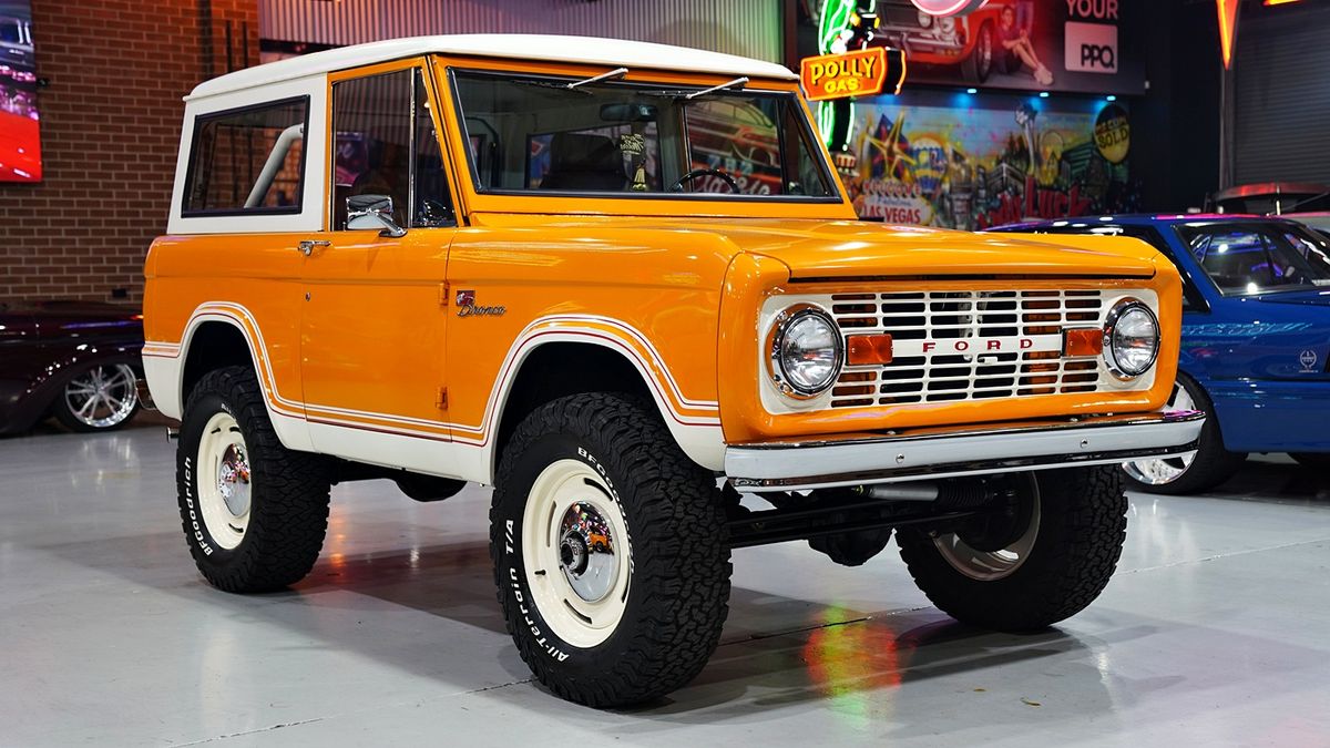1973 Ford 302 V8 First Gen Bronco 4x4 Truck - SEVEN82MOTORS