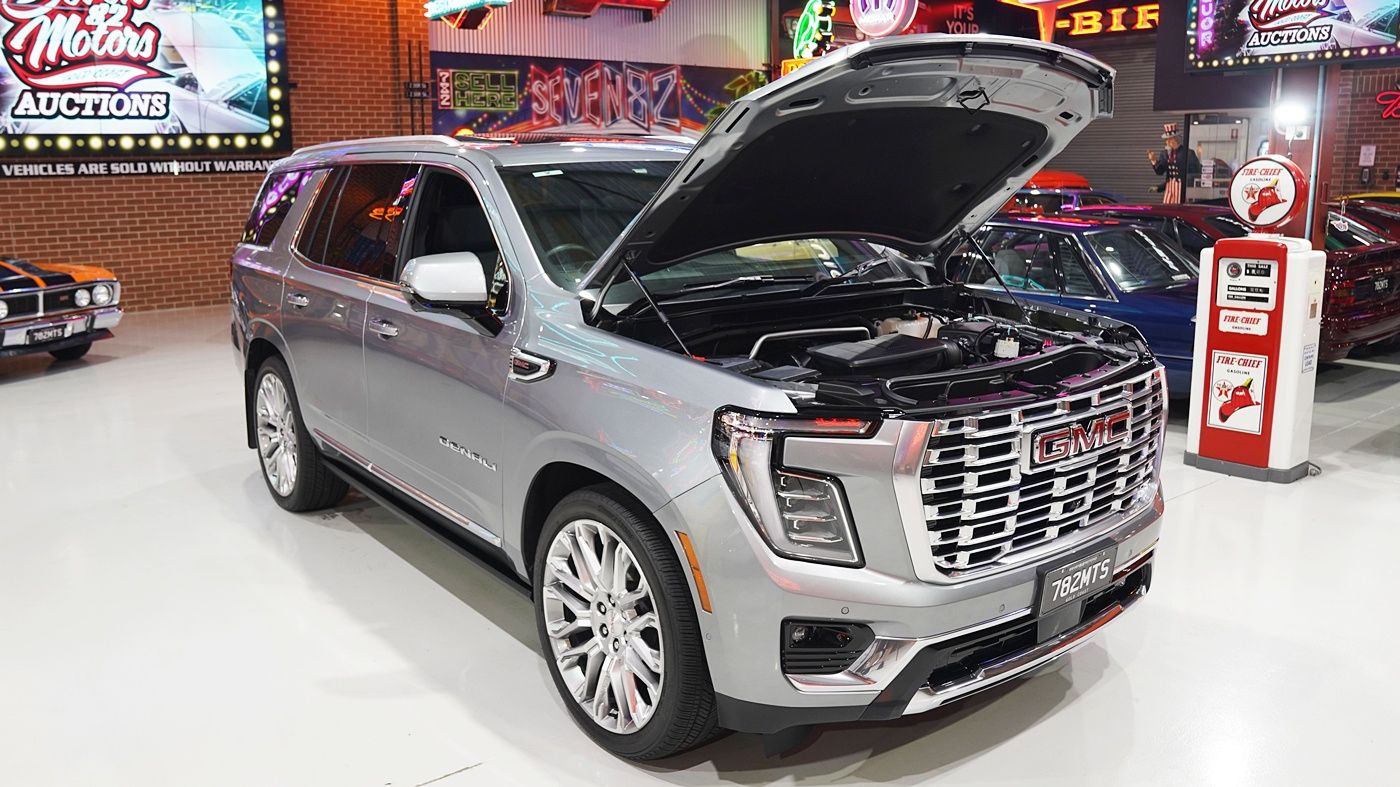 2025 GMC Yukon Denali 4WD 8-Seat SUV w/only 10,999k's — photo 5