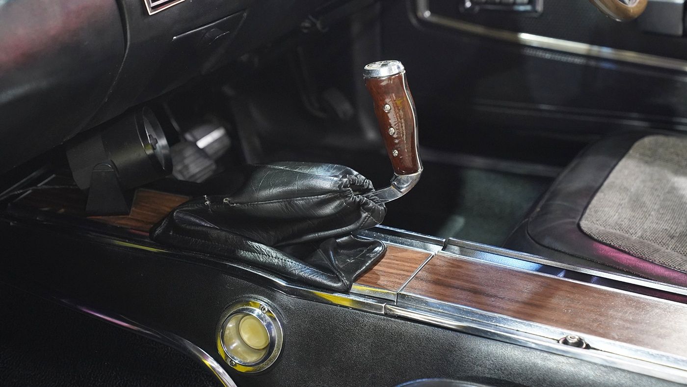 1970 RHD Dodge Charger R/T with 426ci Hemi V8 — photo 7