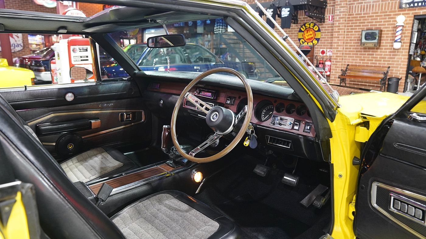 1970 RHD Dodge Charger R/T with 426ci Hemi V8 — photo 4