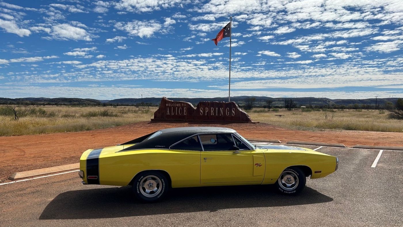 1970 RHD Dodge Charger R/T with 426ci Hemi V8 — photo 2