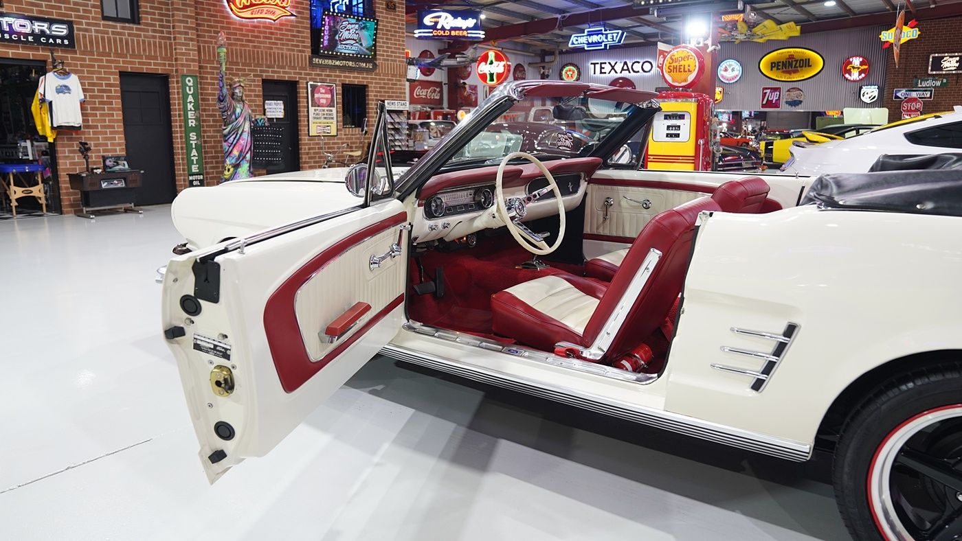 1964.5 Ford Mustang convertible — photo 4