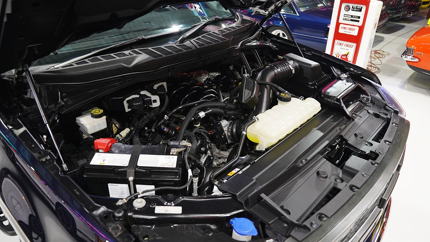 2021 Ford F150 4x4 XLT 6 seater w/only 9,700k's — photo 6