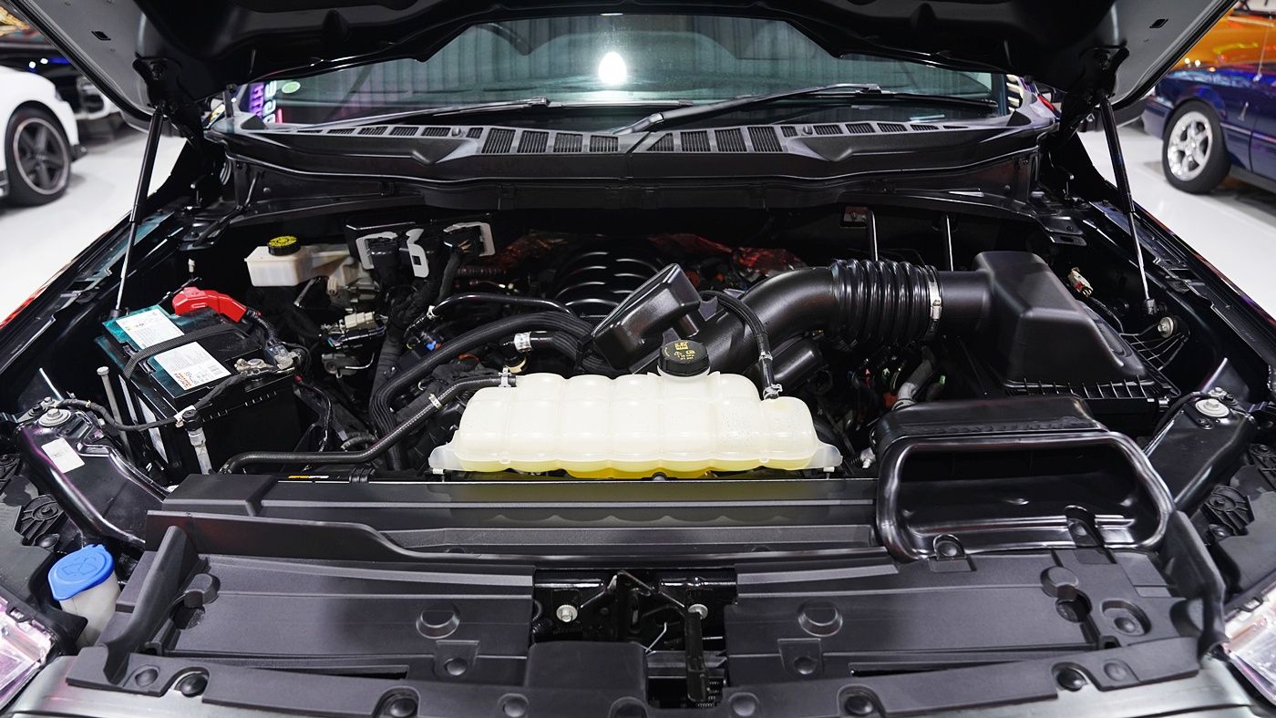 2021 Ford F150 4x4 XLT 6 seater w/only 9,700k's — photo 7