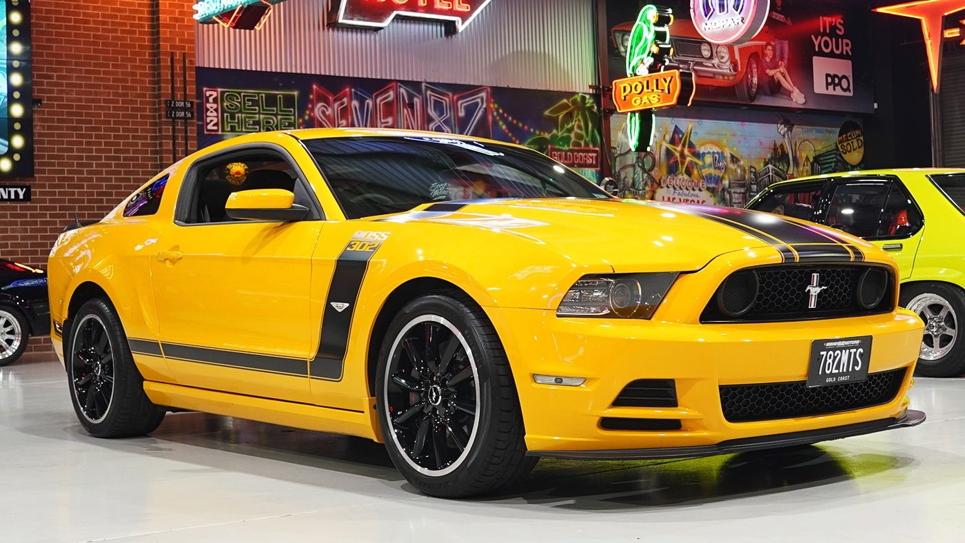 2013 Ford Mustang Boss 302 with 444hp V8 and only 15,765km — photo 3