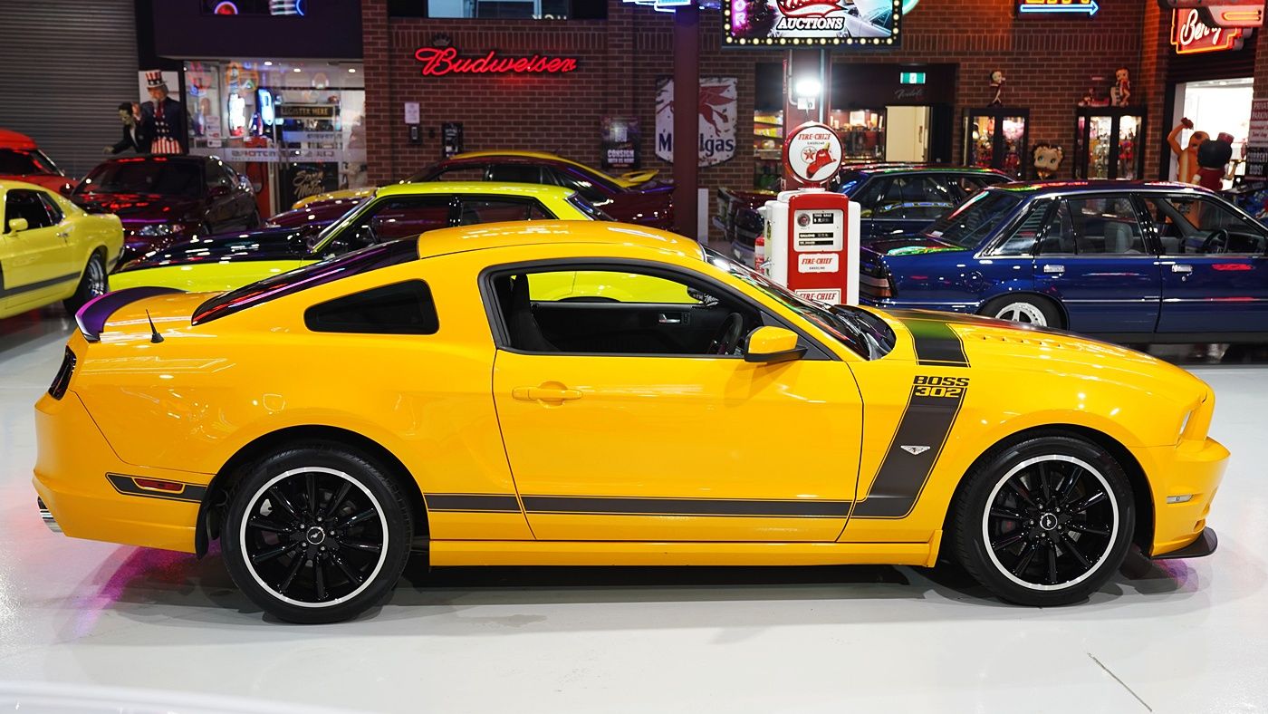 2013 Ford Mustang Boss 302 with 444hp V8 and only 15,765km — photo 6