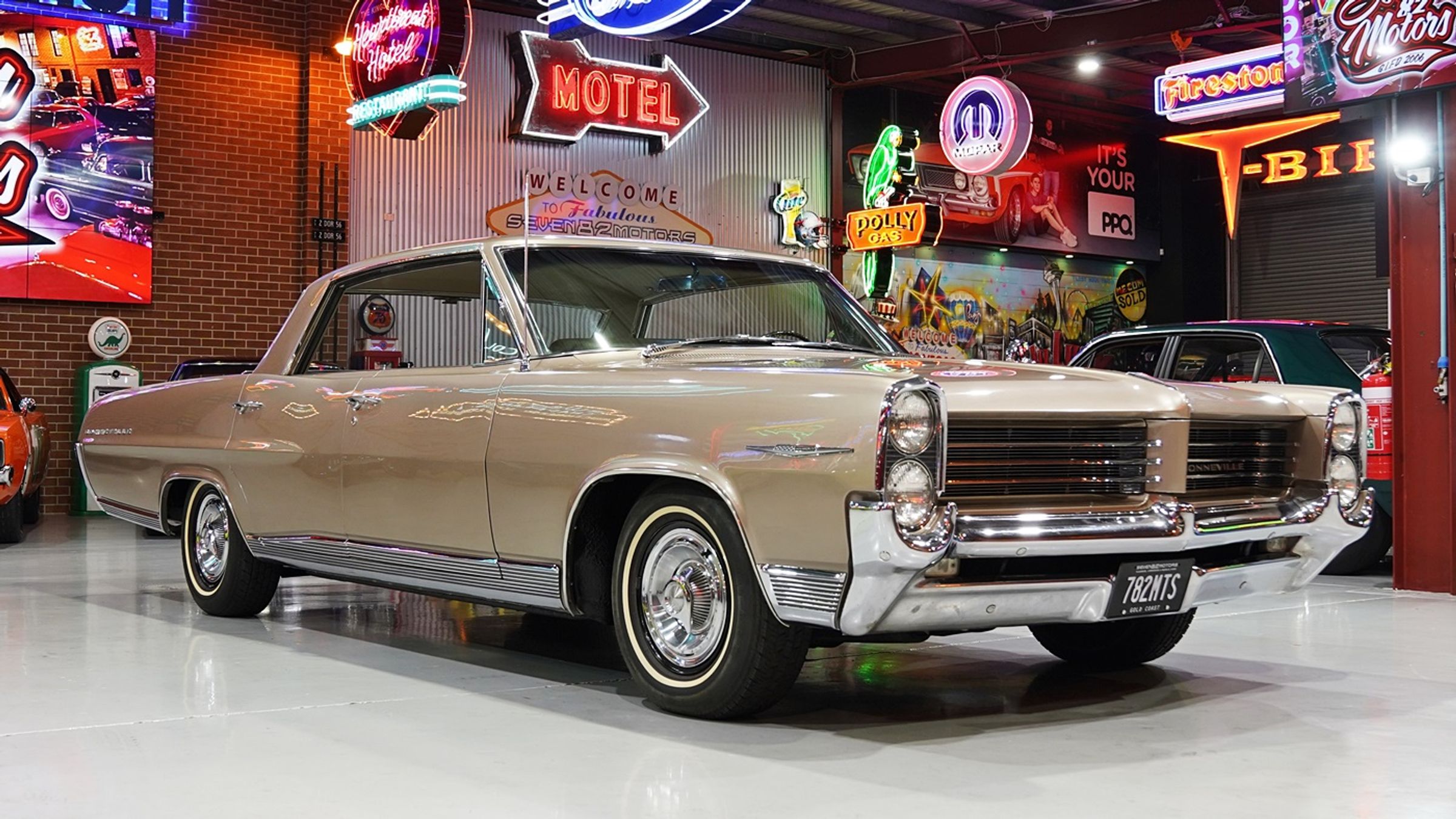 1964 Pontiac Bonneville pillarless hardtop - SEVEN82MOTORS