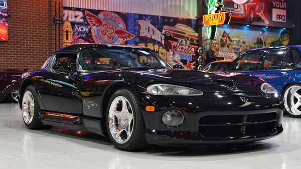 1995 Dodge Viper RT/10 w/8.0L V10 and 6 speed Manual Trans