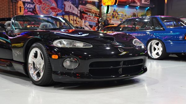 1995 Dodge Viper RT/10 w/8.0L V10 and 6 speed Manual Trans